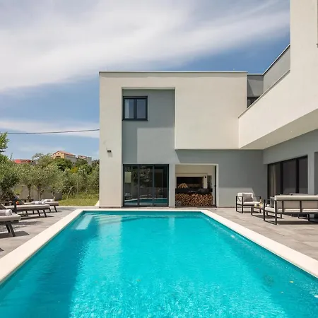 Luxury In With Heated Pool Villa Solin