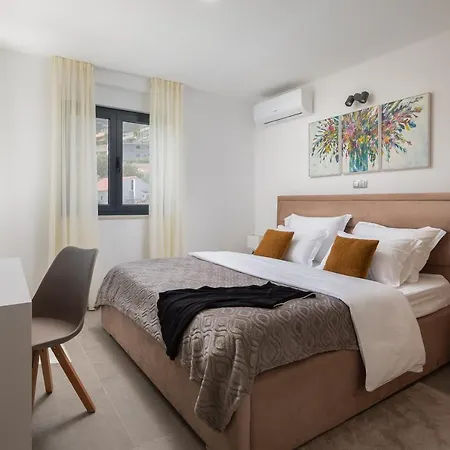 Luxury In With Heated Pool