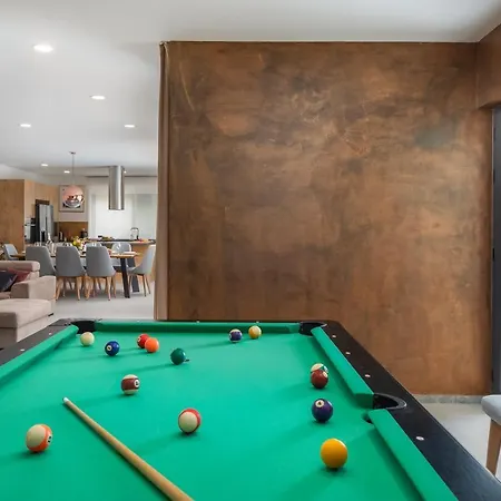 Luxury In With Heated Pool *