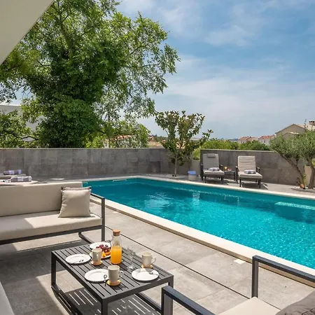 Luxury In With Heated Pool * ソリン