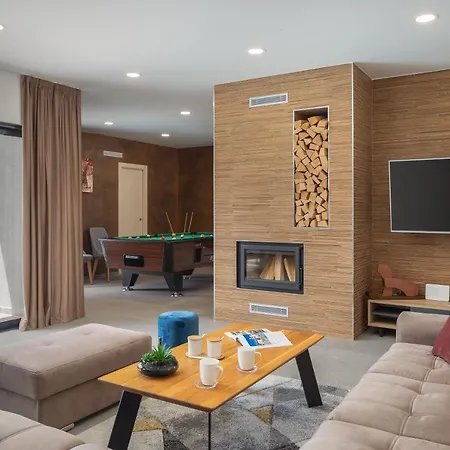 Luxury In With Heated Pool