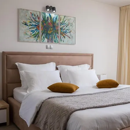 Luxury In With Heated Pool