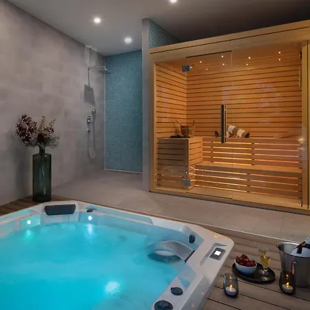 Luxury In With Heated Pool *