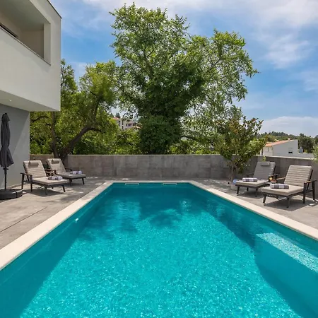 ヴィラ Luxury In With Heated Pool