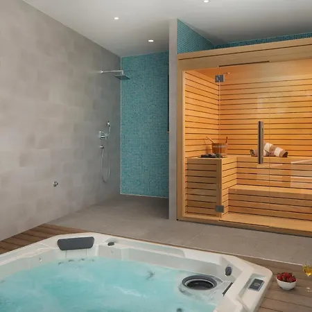 Luxury In With Heated Pool *