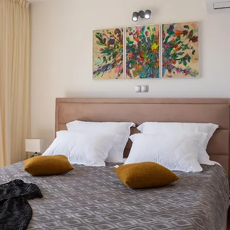 Luxury In With Heated Pool *