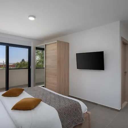 ヴィラ Luxury In With Heated Pool ソリン