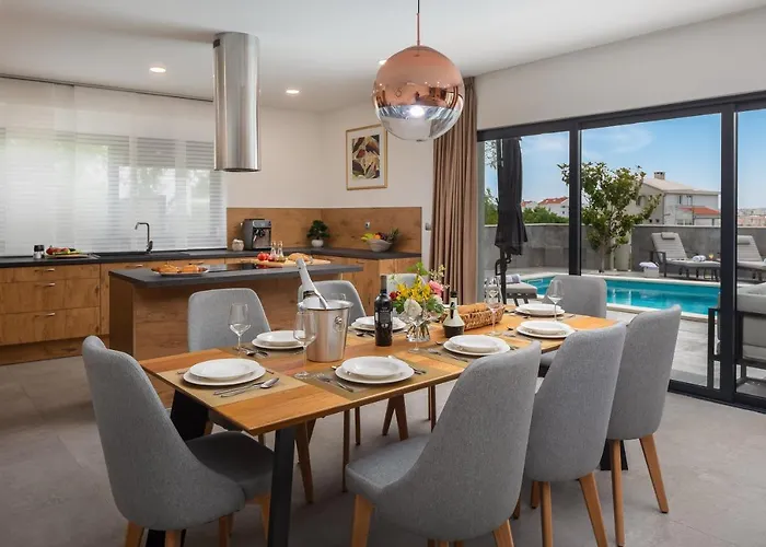 Luxury In With Heated Pool Villa Solin