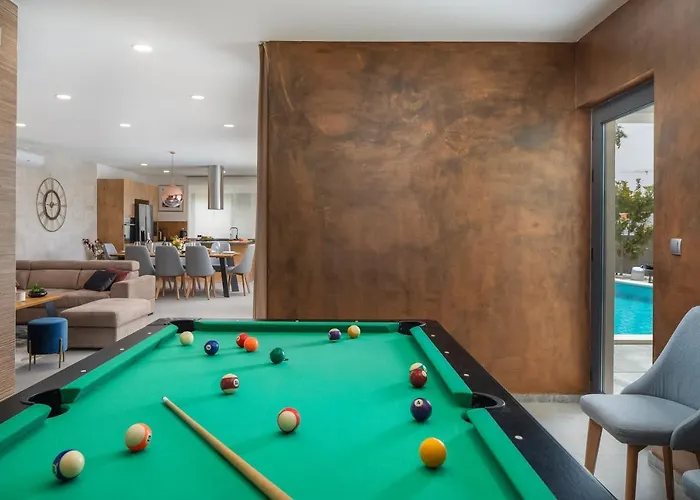 Luxury In With Heated Pool *