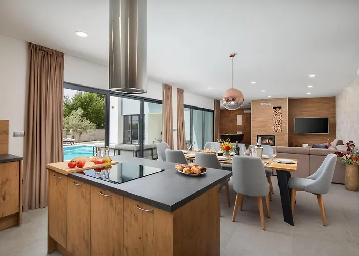 Villa Luxury In With Heated Pool *