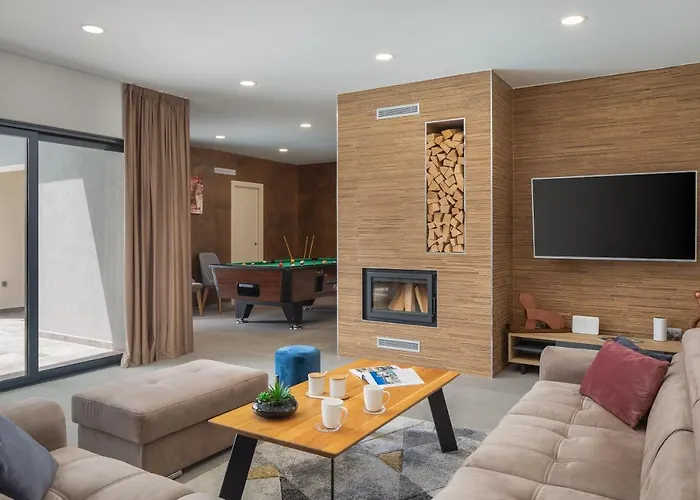 Luxury In With Heated Pool